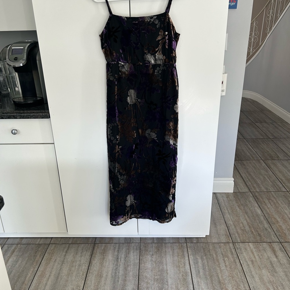 Taylor Floral Velvet Burnout Black and Purple Spagetti Strap  Midi Dress. Size 8 - Picture 4 of 15
